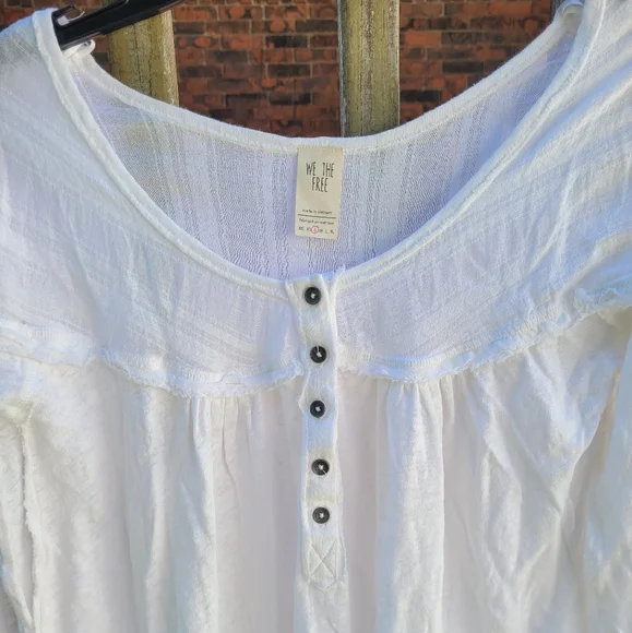 BRAND NEW! We The Free White Buttoned Relaxed Blouse - Picture 2 of 10